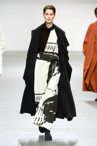 Look 30